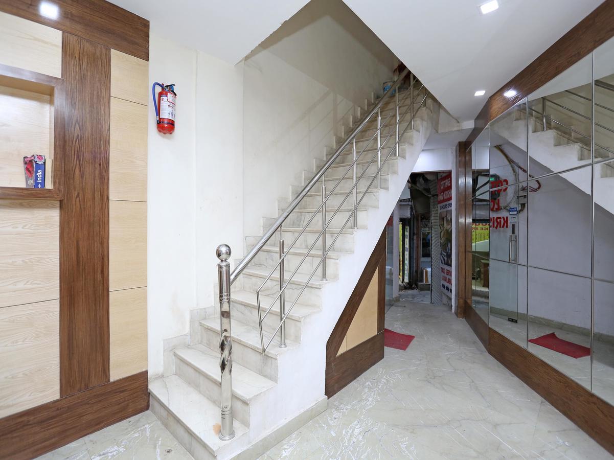 Oyo 9233 Hotel Cottage Lord Krishna New Delhi Buitenkant foto