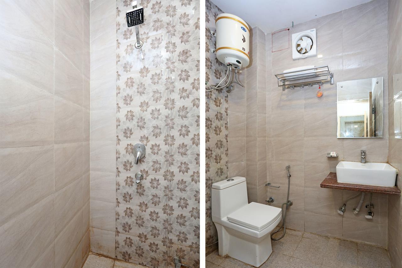 Oyo 9233 Hotel Cottage Lord Krishna New Delhi Buitenkant foto