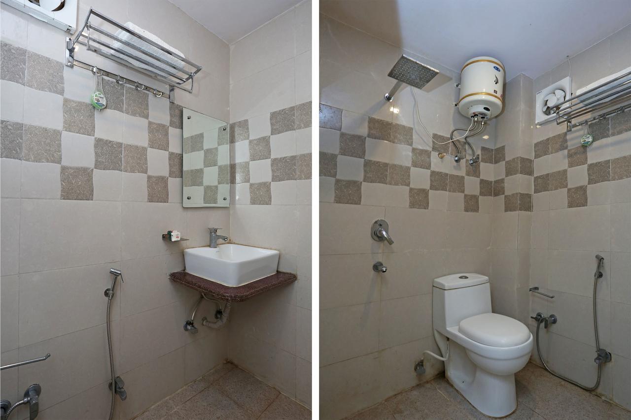 Oyo 9233 Hotel Cottage Lord Krishna New Delhi Buitenkant foto
