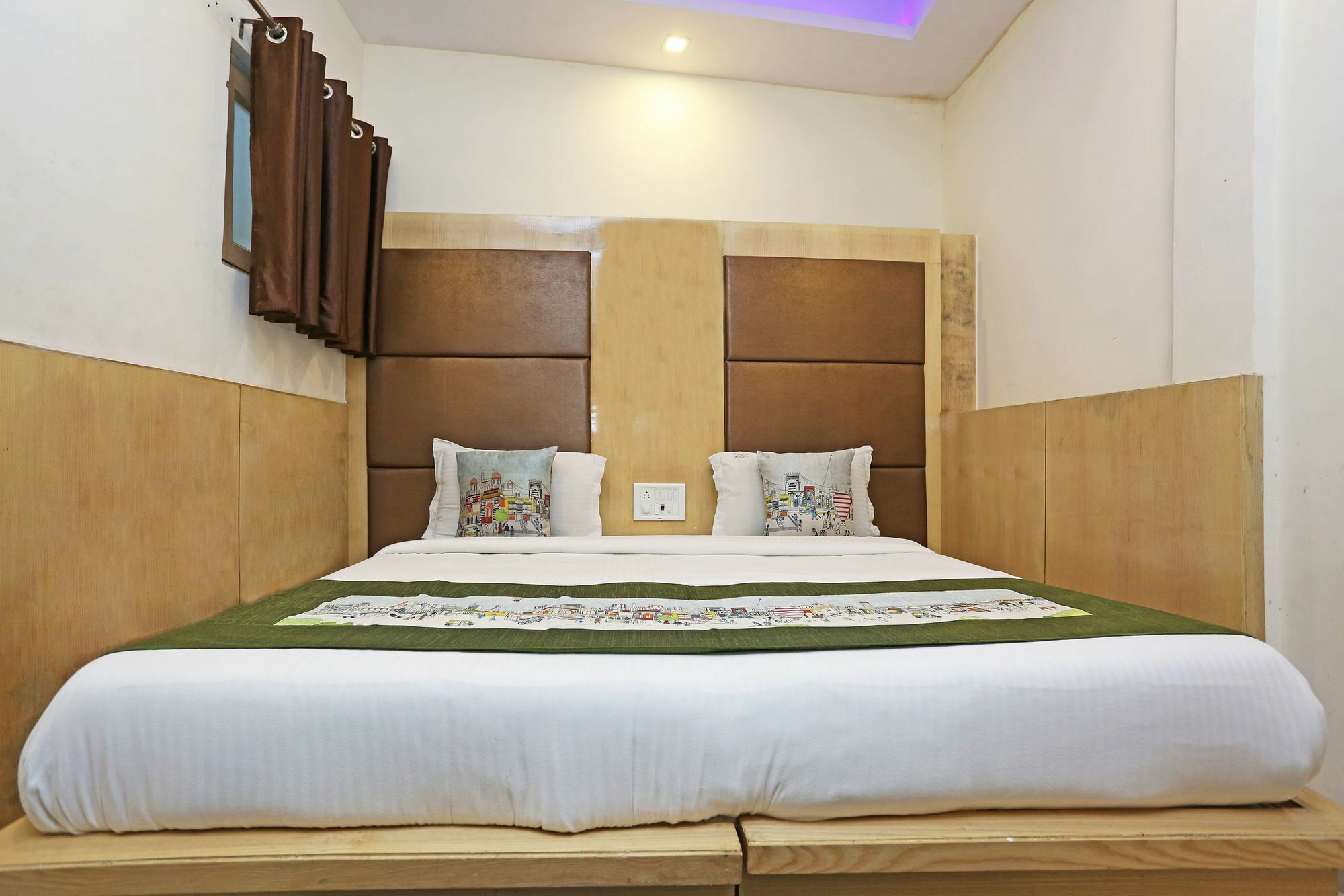 Oyo 9233 Hotel Cottage Lord Krishna New Delhi Buitenkant foto