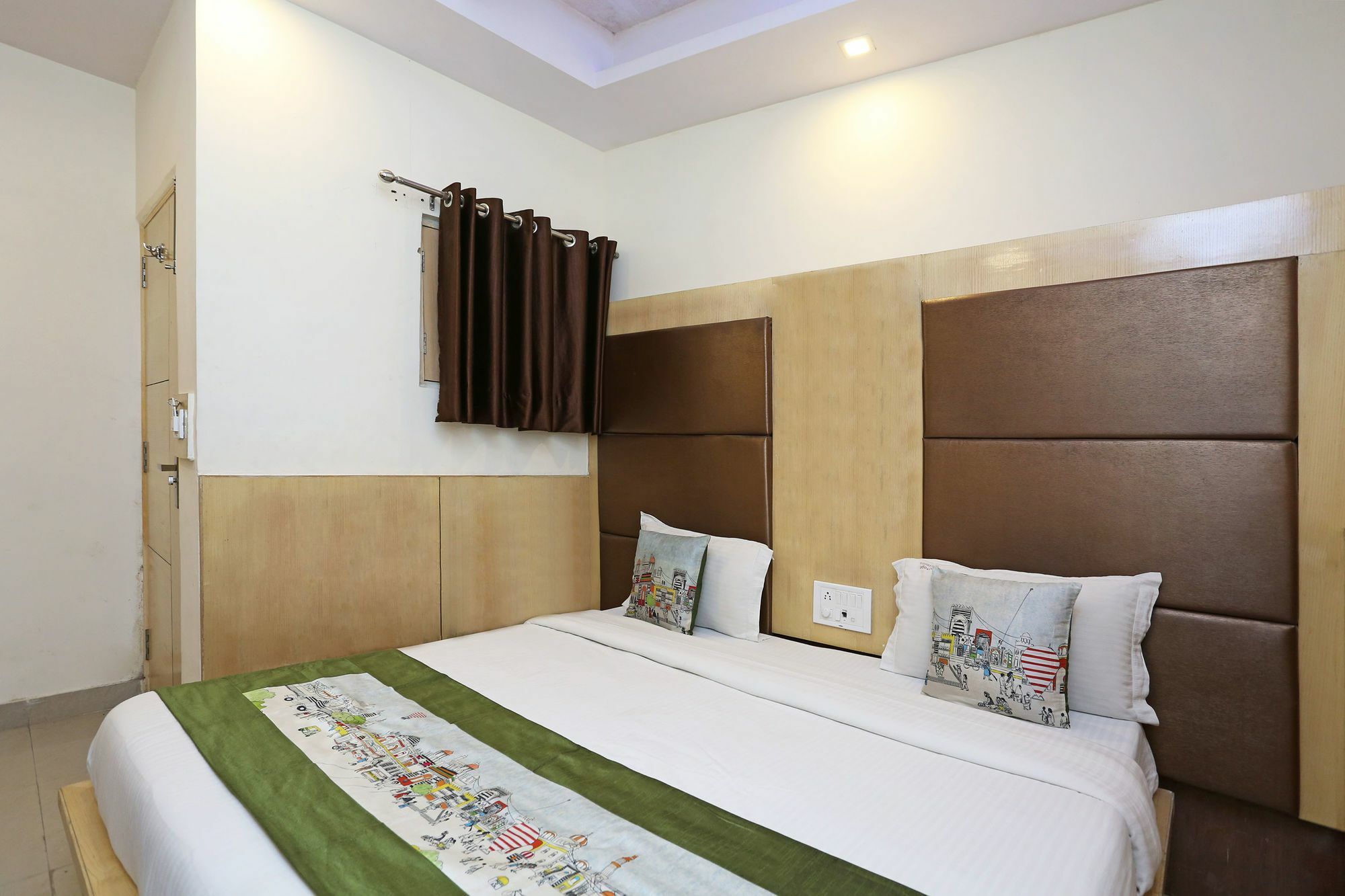 Oyo 9233 Hotel Cottage Lord Krishna New Delhi Buitenkant foto