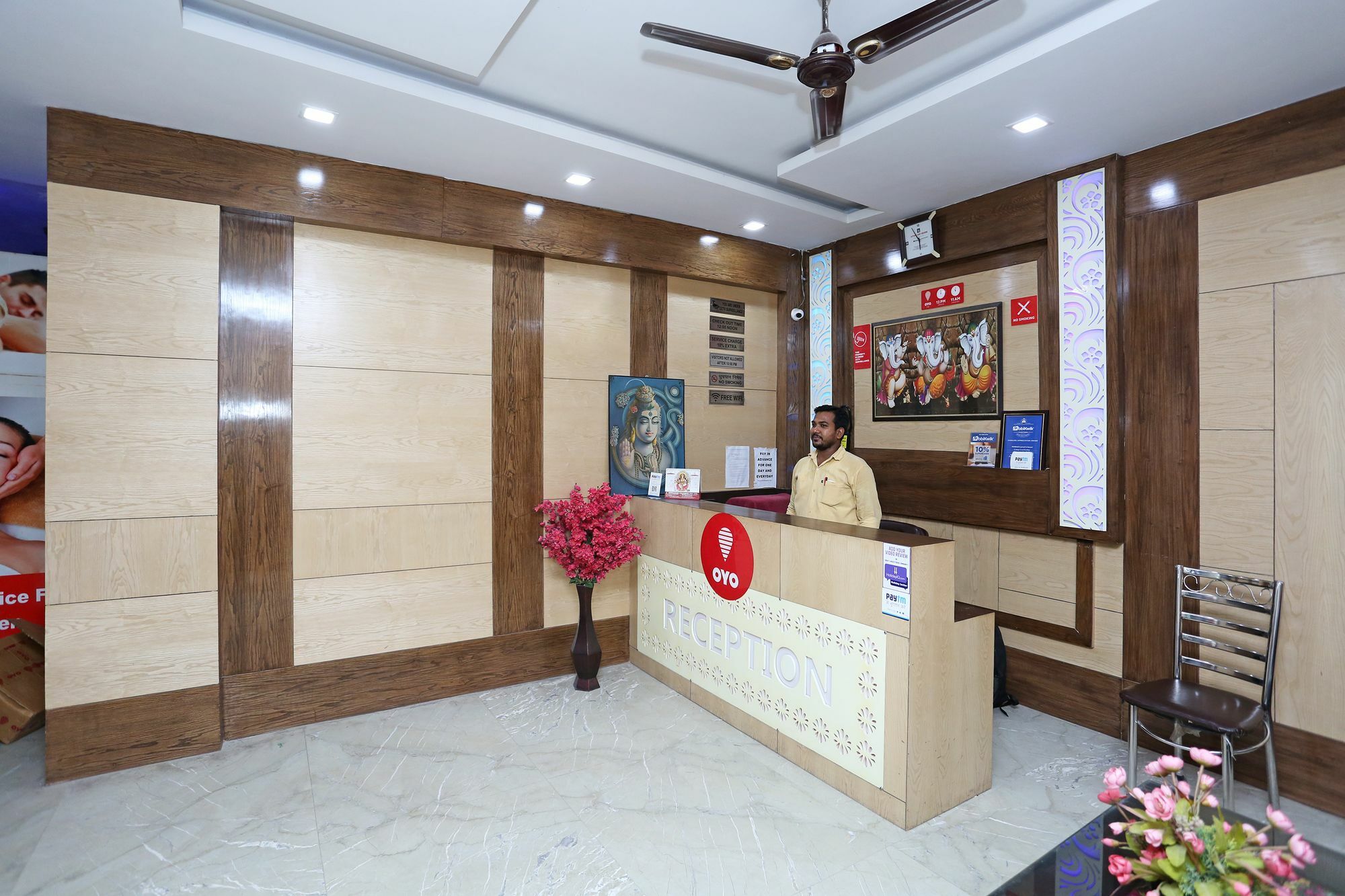 Oyo 9233 Hotel Cottage Lord Krishna New Delhi Buitenkant foto