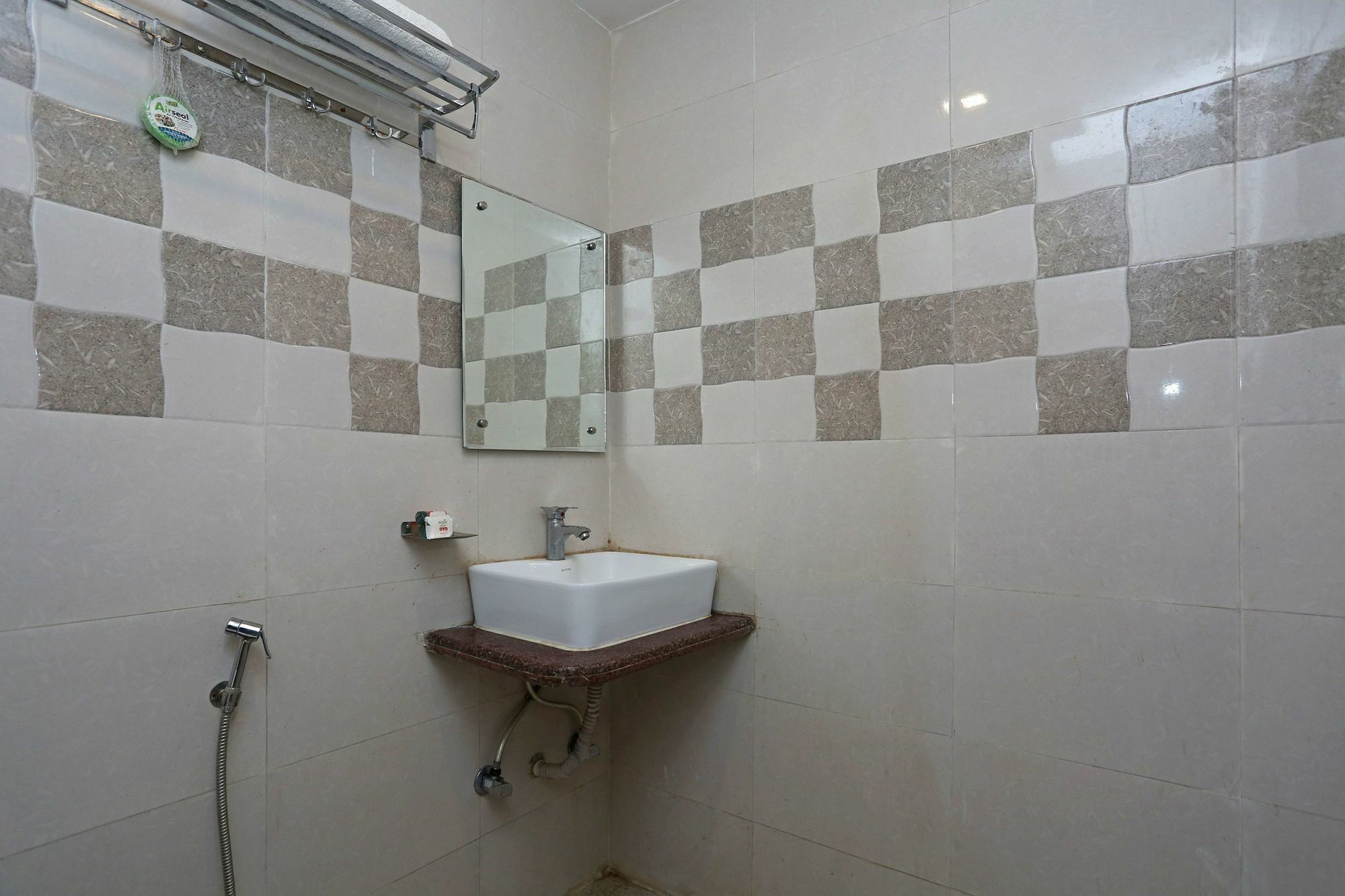 Oyo 9233 Hotel Cottage Lord Krishna New Delhi Buitenkant foto