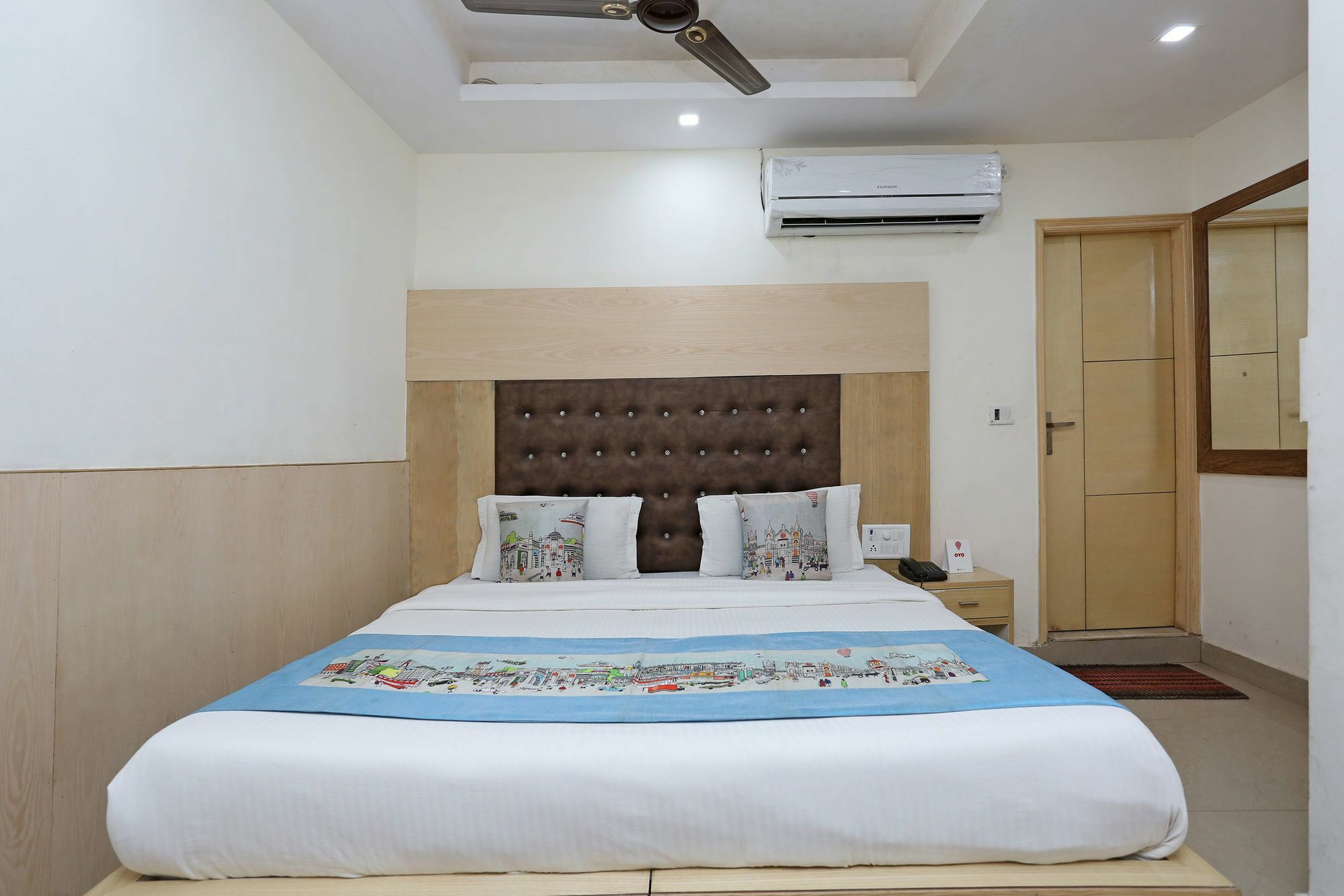 Oyo 9233 Hotel Cottage Lord Krishna New Delhi Buitenkant foto